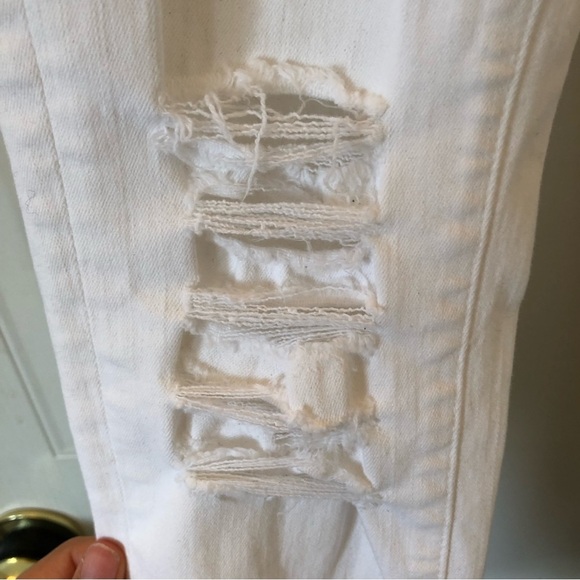 FRAME - Le Skinny de Jeanne Ripped Jeans • White - Picture 10 of 15